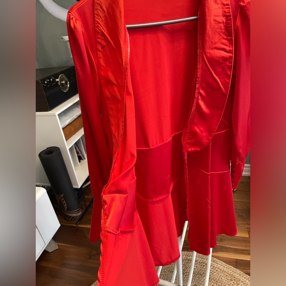 Red hot dress - Picture 3 of 5